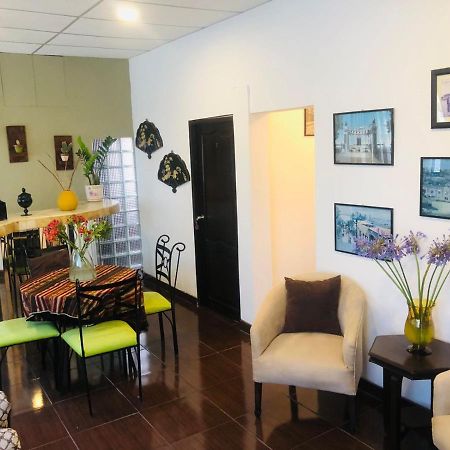 Hostal Villa 97 Guayaquil Exterior photo